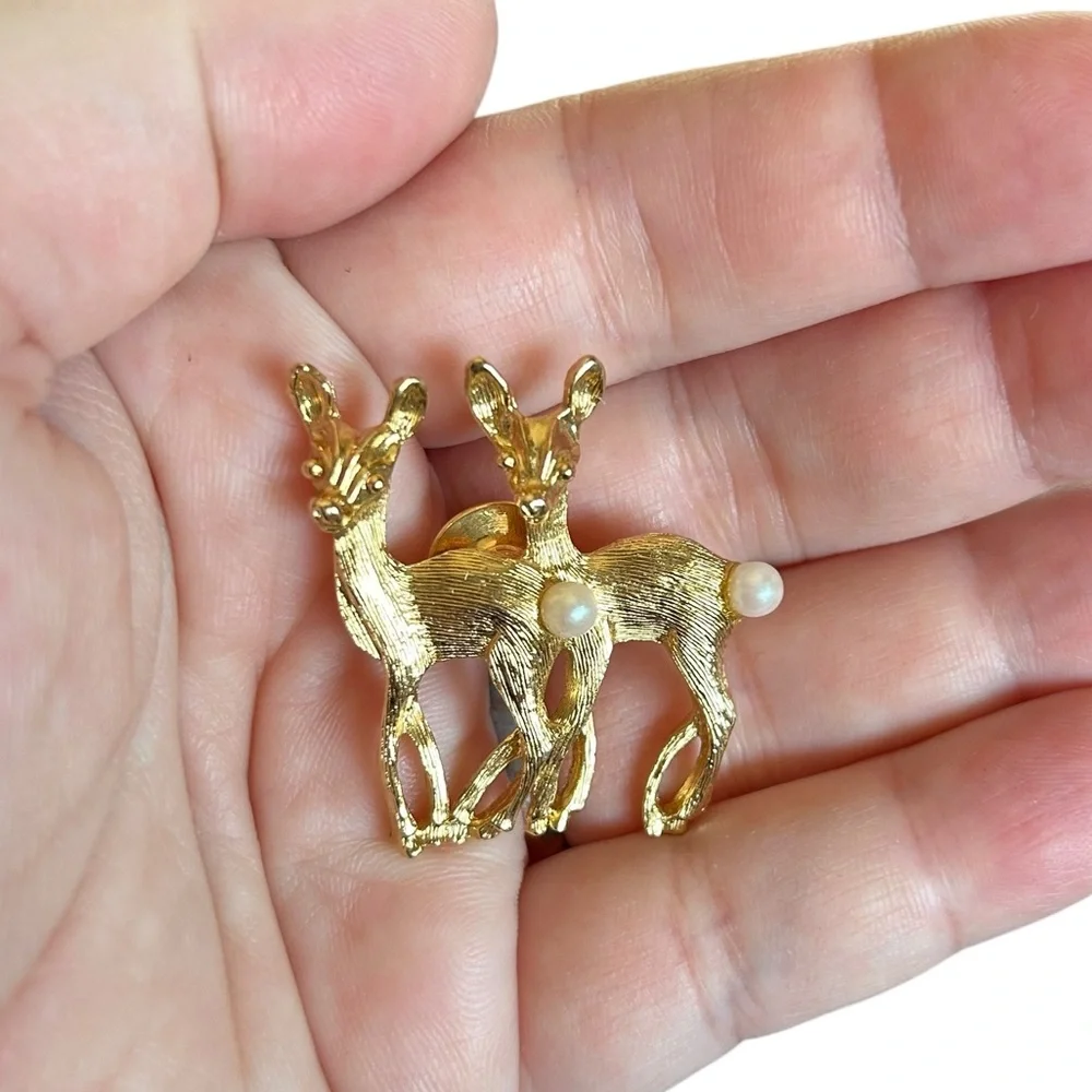 Vintage Gold Tone Deer Duo Brooch Pin Faux Pearl Tails Estate Jewelry Brooched